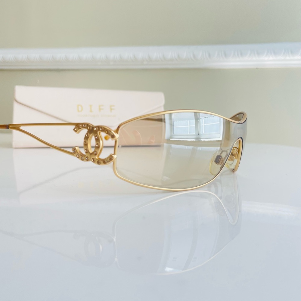 🌸SOLD🌸CHANEL AUTHENTIC Gold CC crystal sunglasses - Picture 9 of 16